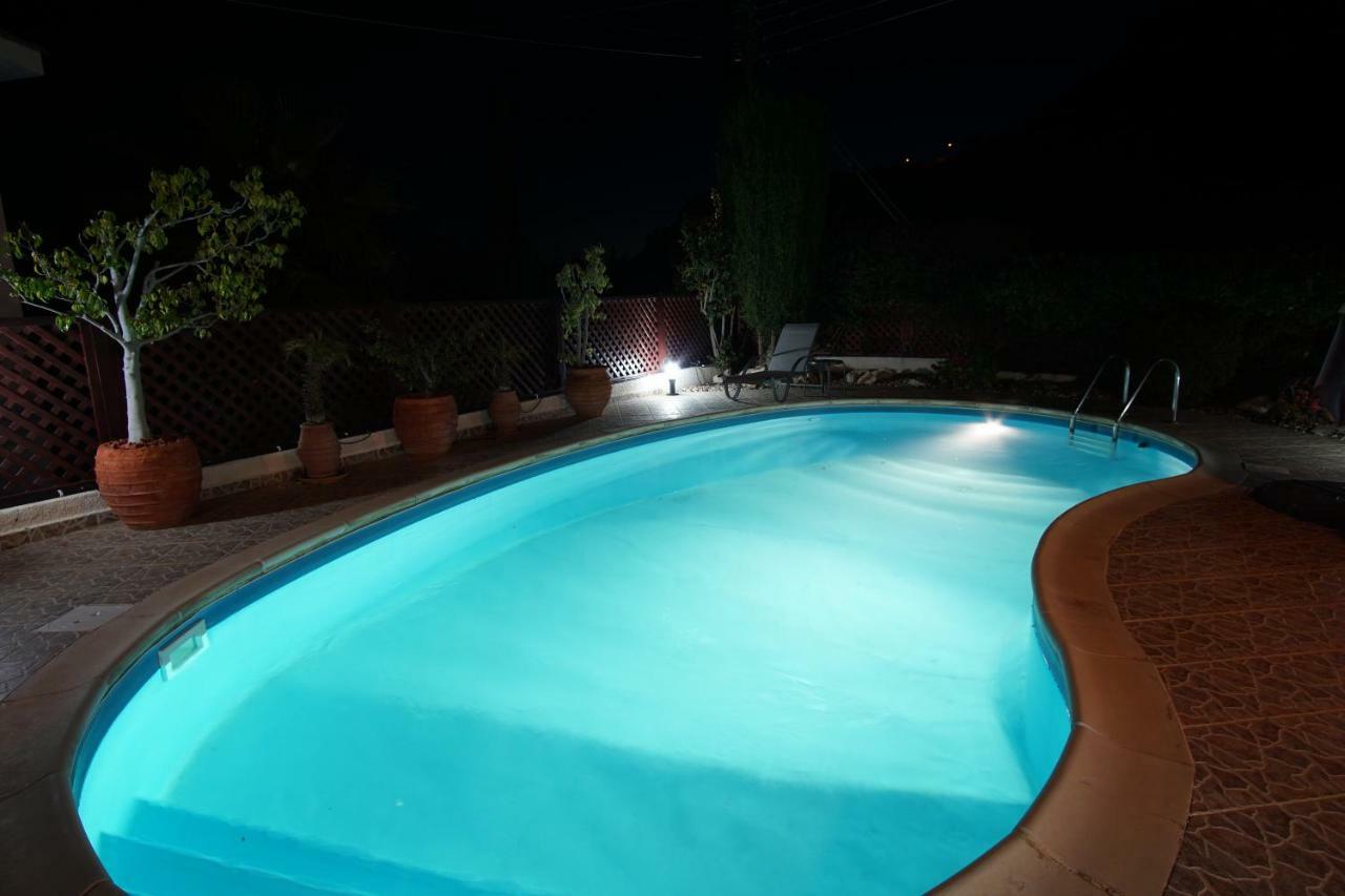 Villa Alicia With Priv Pool, Beautiful Garden And Shady Veranda- 5 Min To The Beach Peyia Extérieur photo