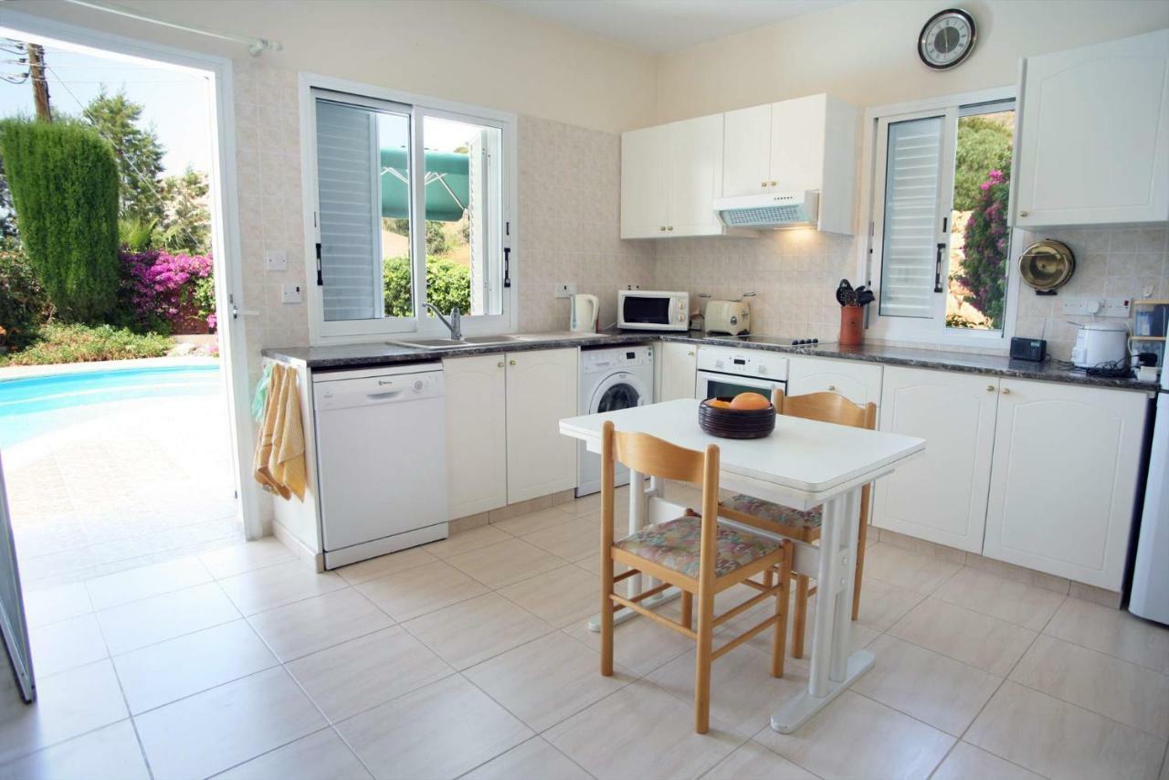 Villa Alicia With Priv Pool, Beautiful Garden And Shady Veranda- 5 Min To The Beach Peyia Extérieur photo